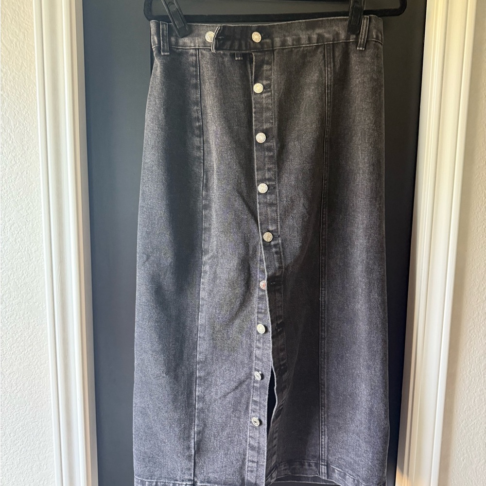 Gray Button-Front Denim Skirt - image 1